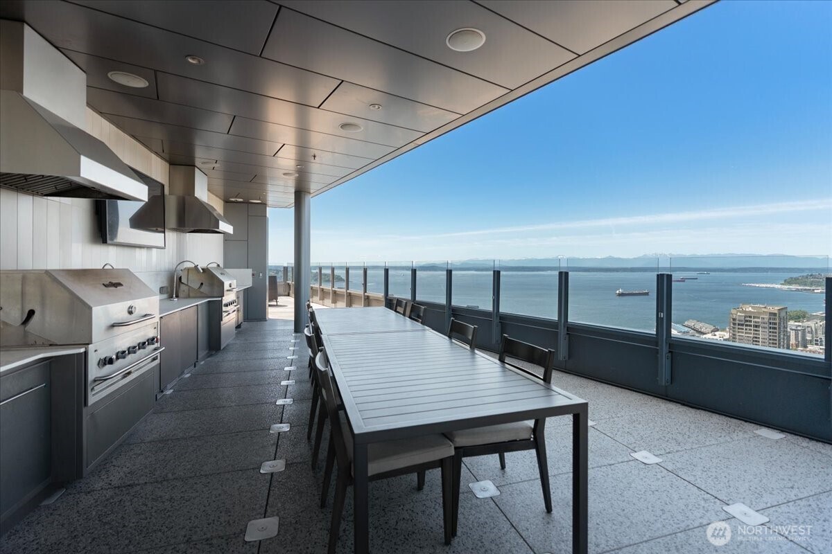 121 Stewart Street Unit: 2506