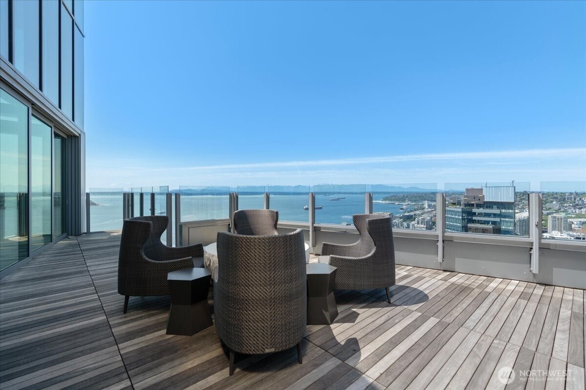 121 Stewart Street Unit: 2506