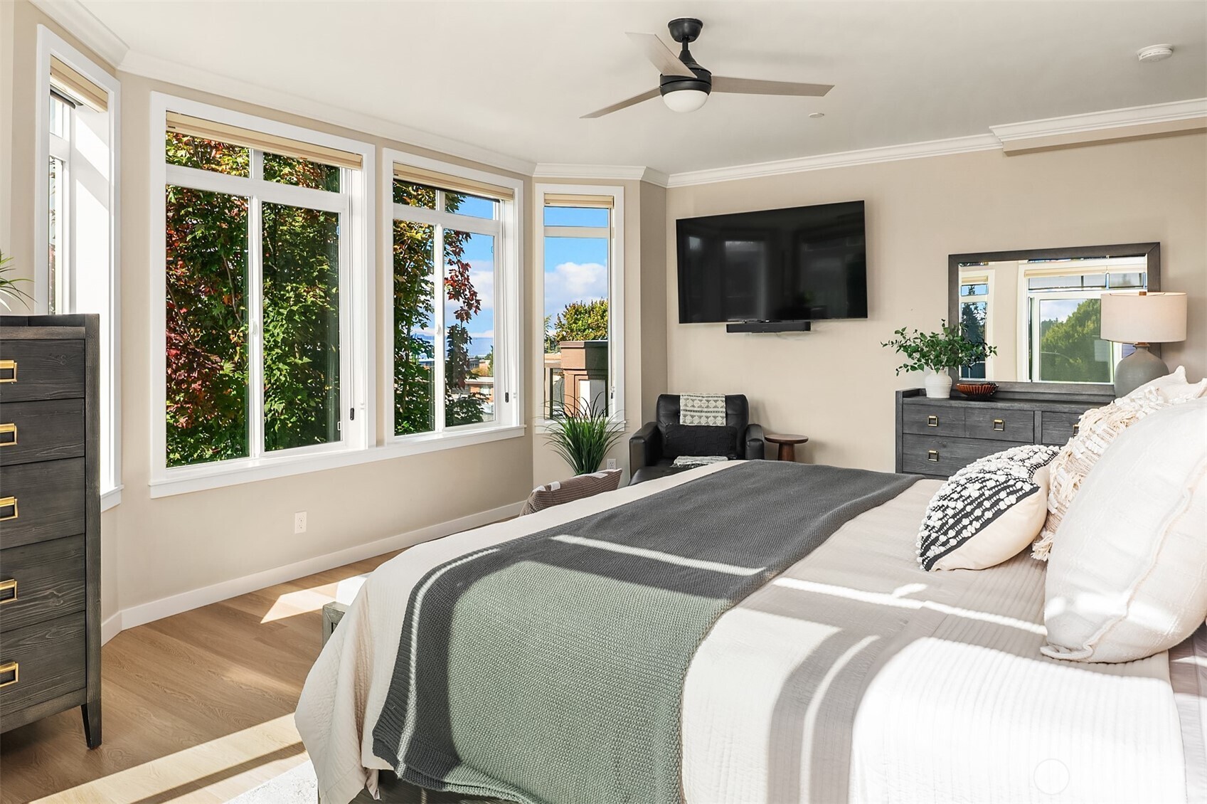 505 5th Avenue S Unit: 305