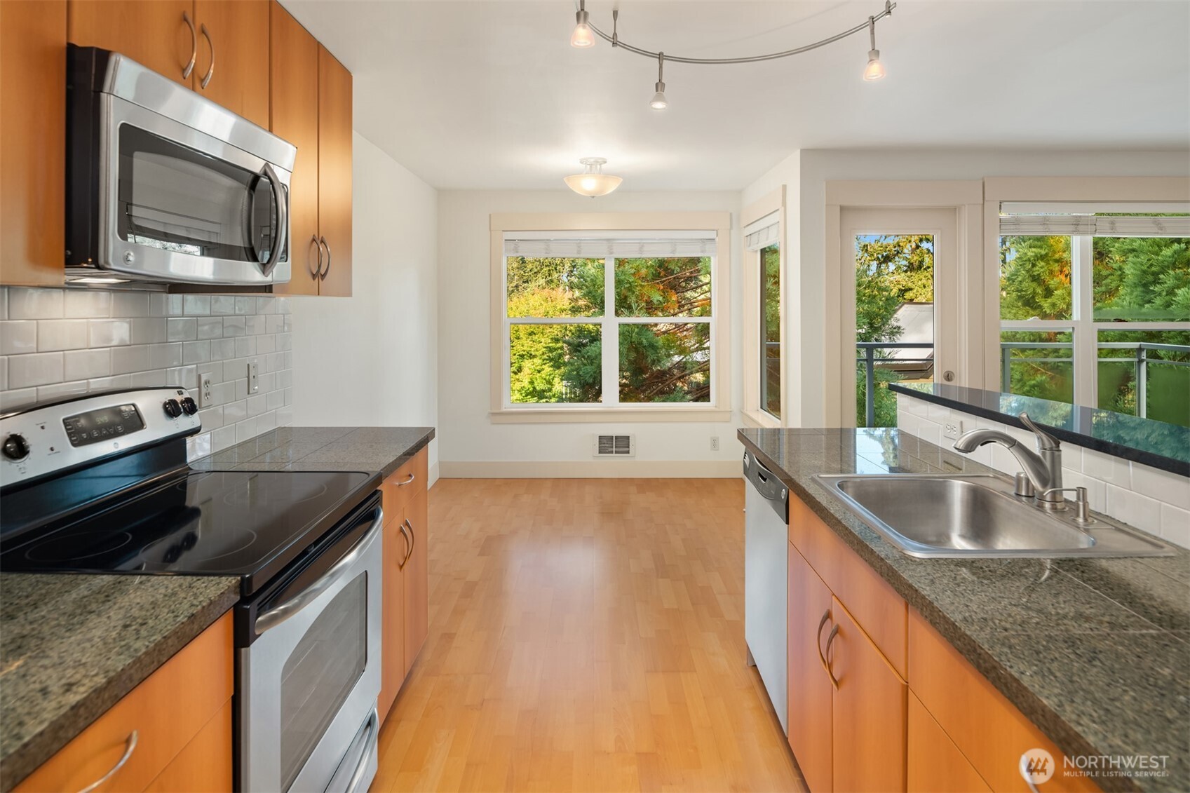 22910 90th Avenue W Unit: D303