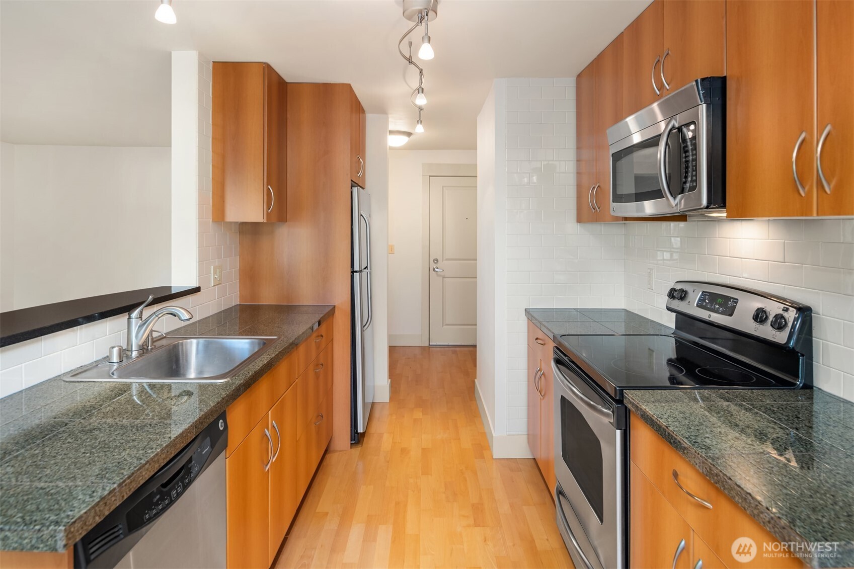 22910 90th Avenue W Unit: D303