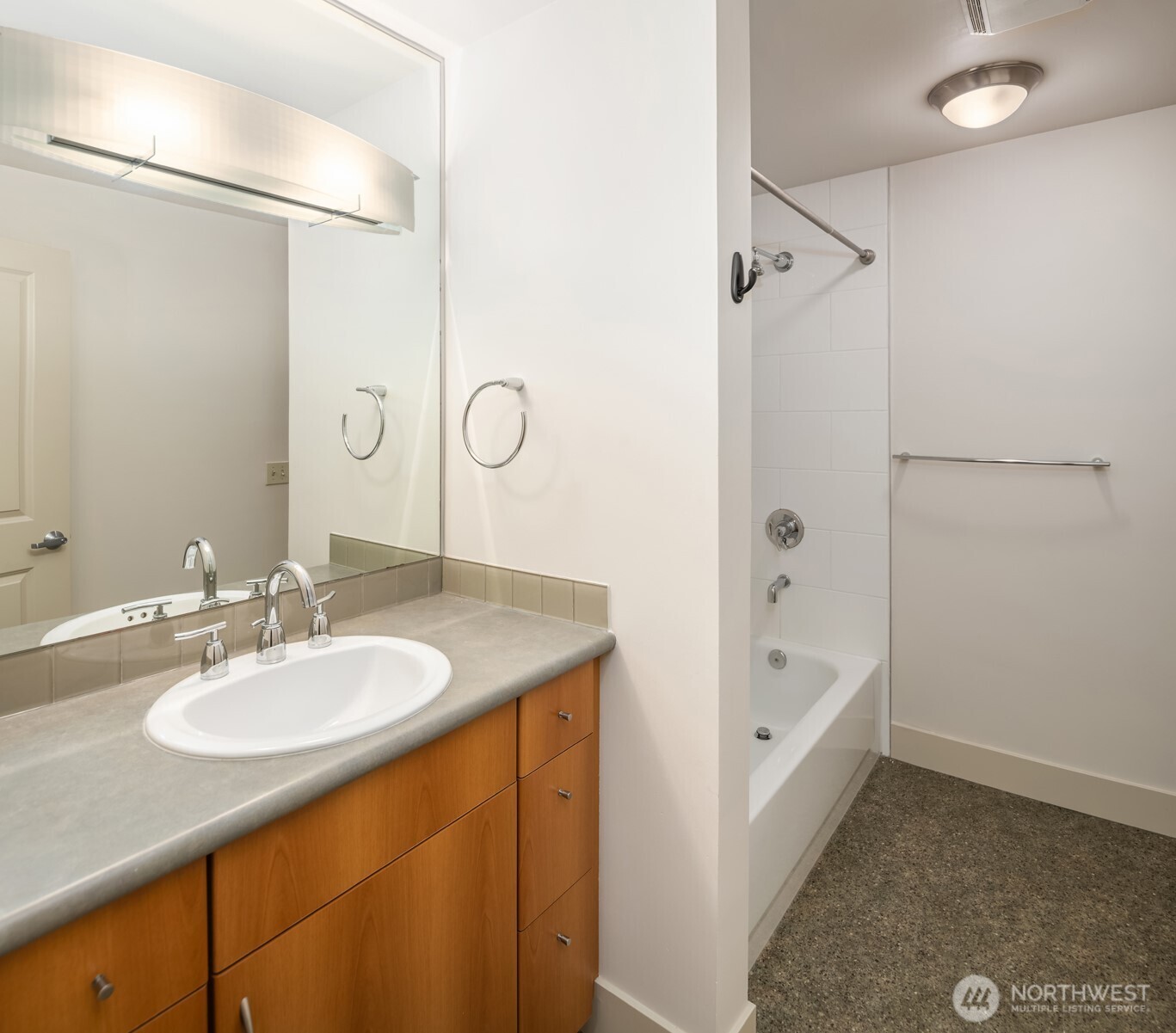 22910 90th Avenue W Unit: D303