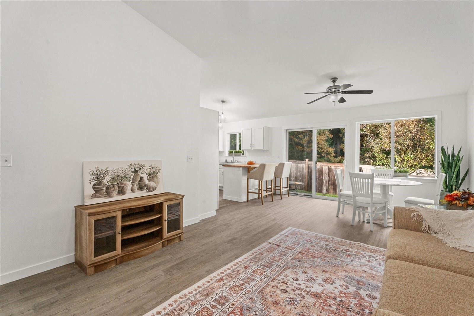 4221 Roxanna Loop SE