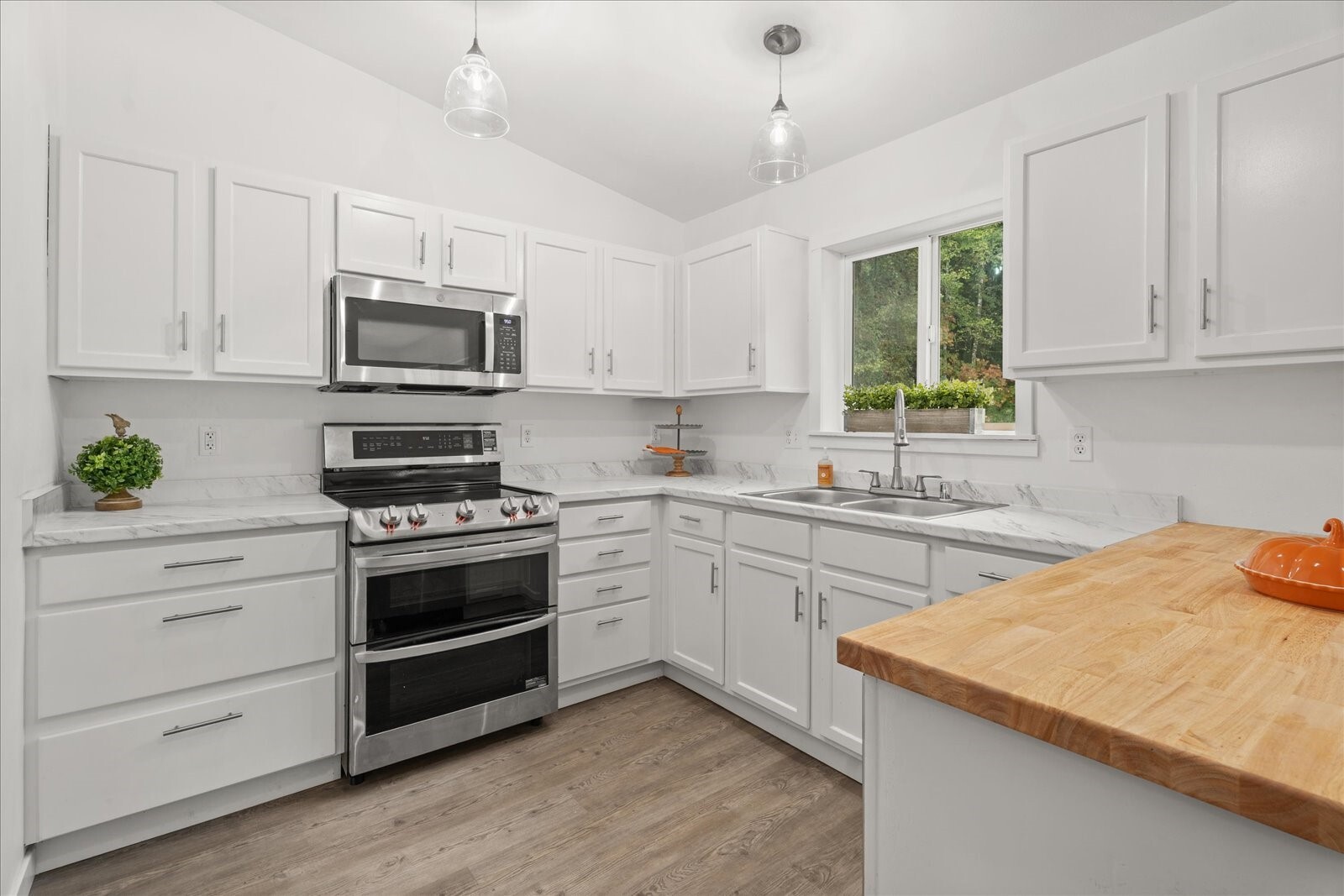4221 Roxanna Loop SE
