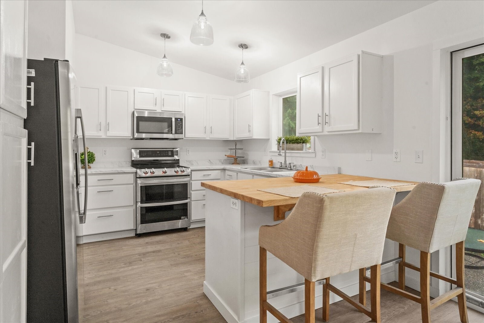 4221 Roxanna Loop SE