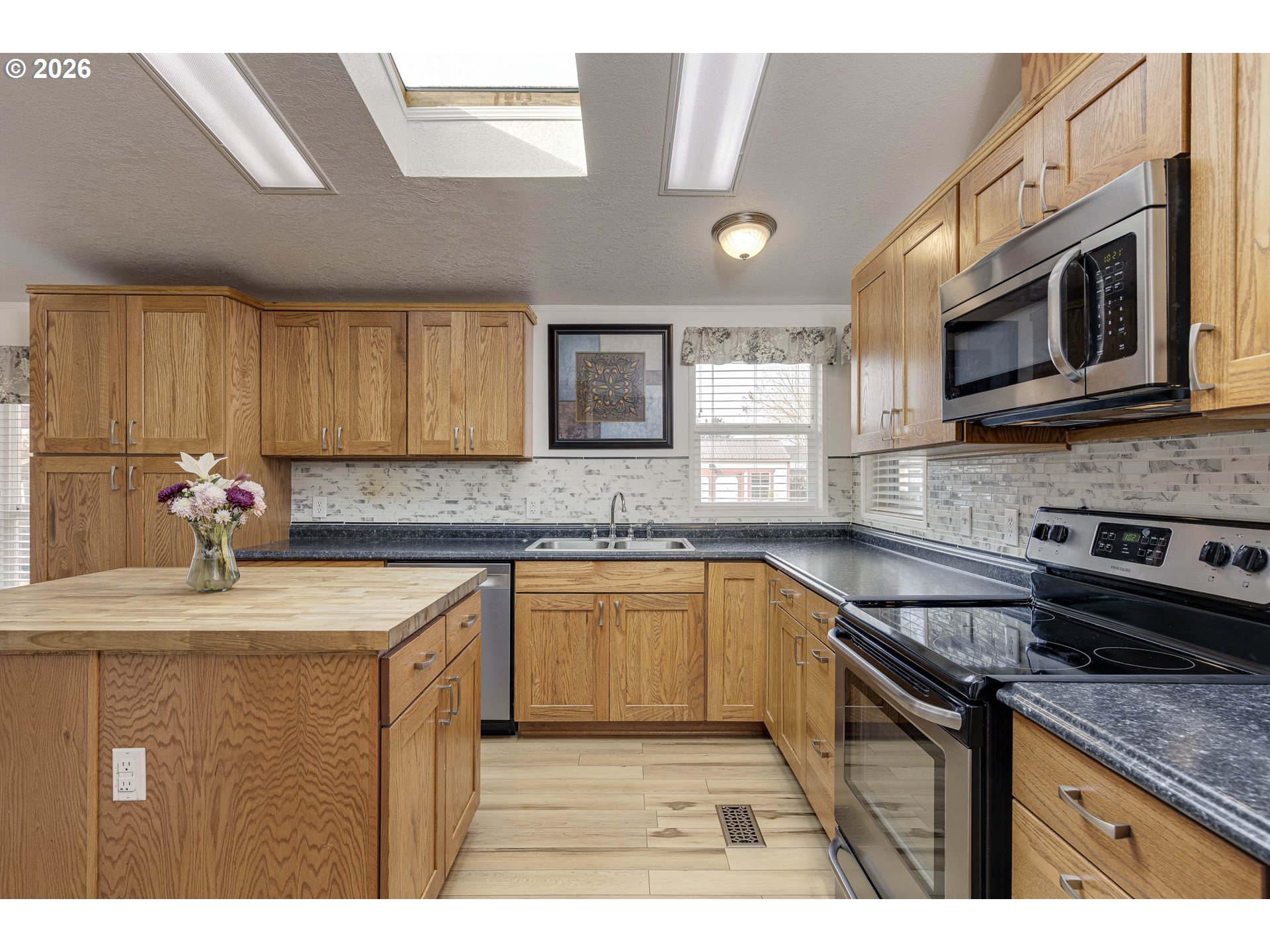 655 NE BURNETT RD 9, McMinnville Unit: 9