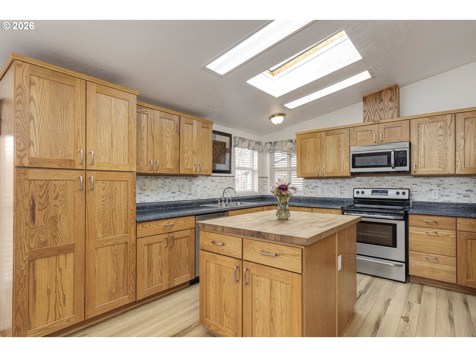 655 NE BURNETT RD 9, McMinnville Unit: 9