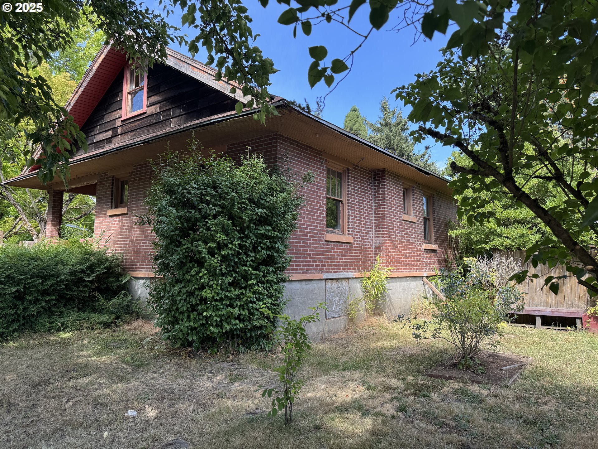 240 SE DAVIS ST, McMinnville
