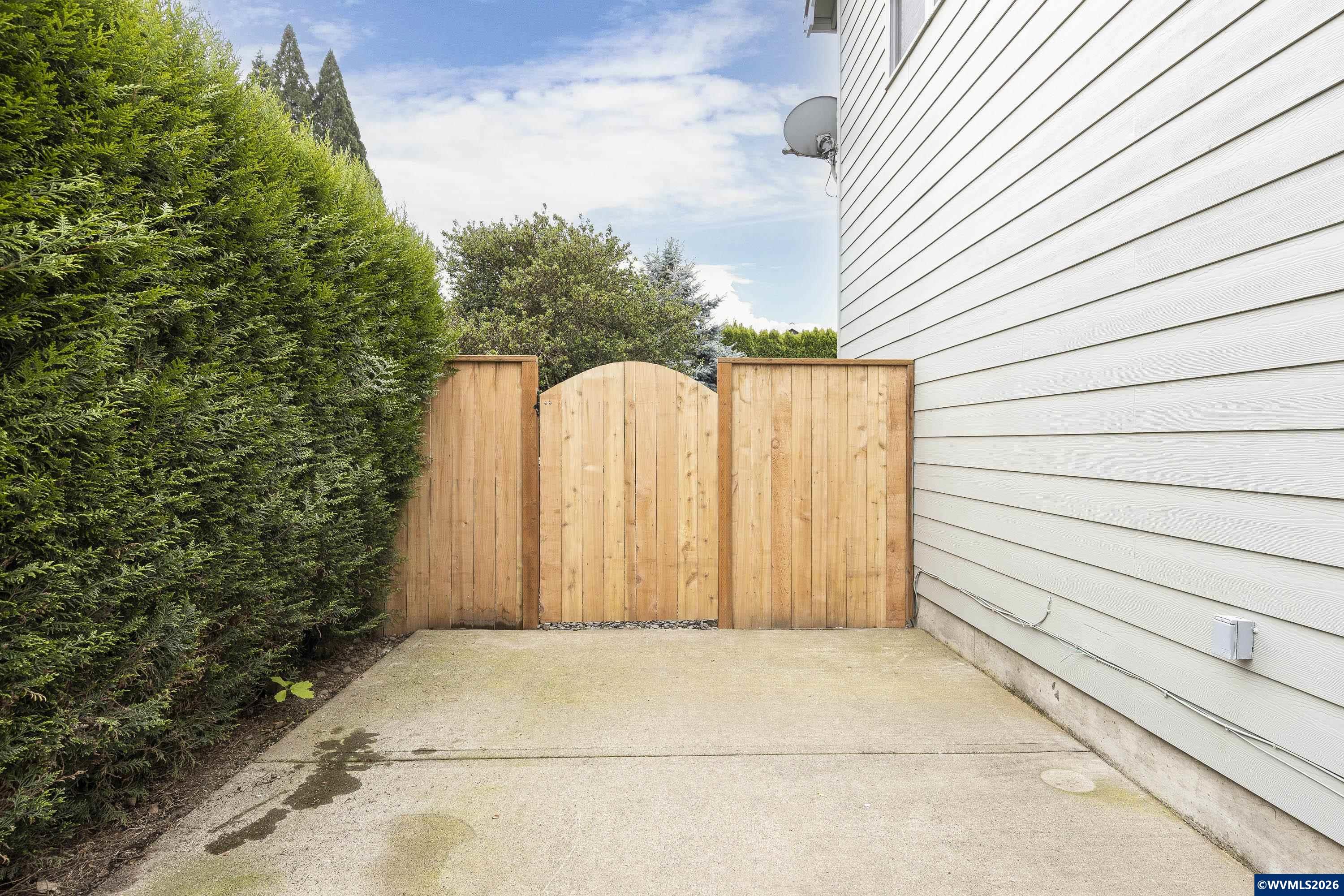 1450 NE Kerry Ct