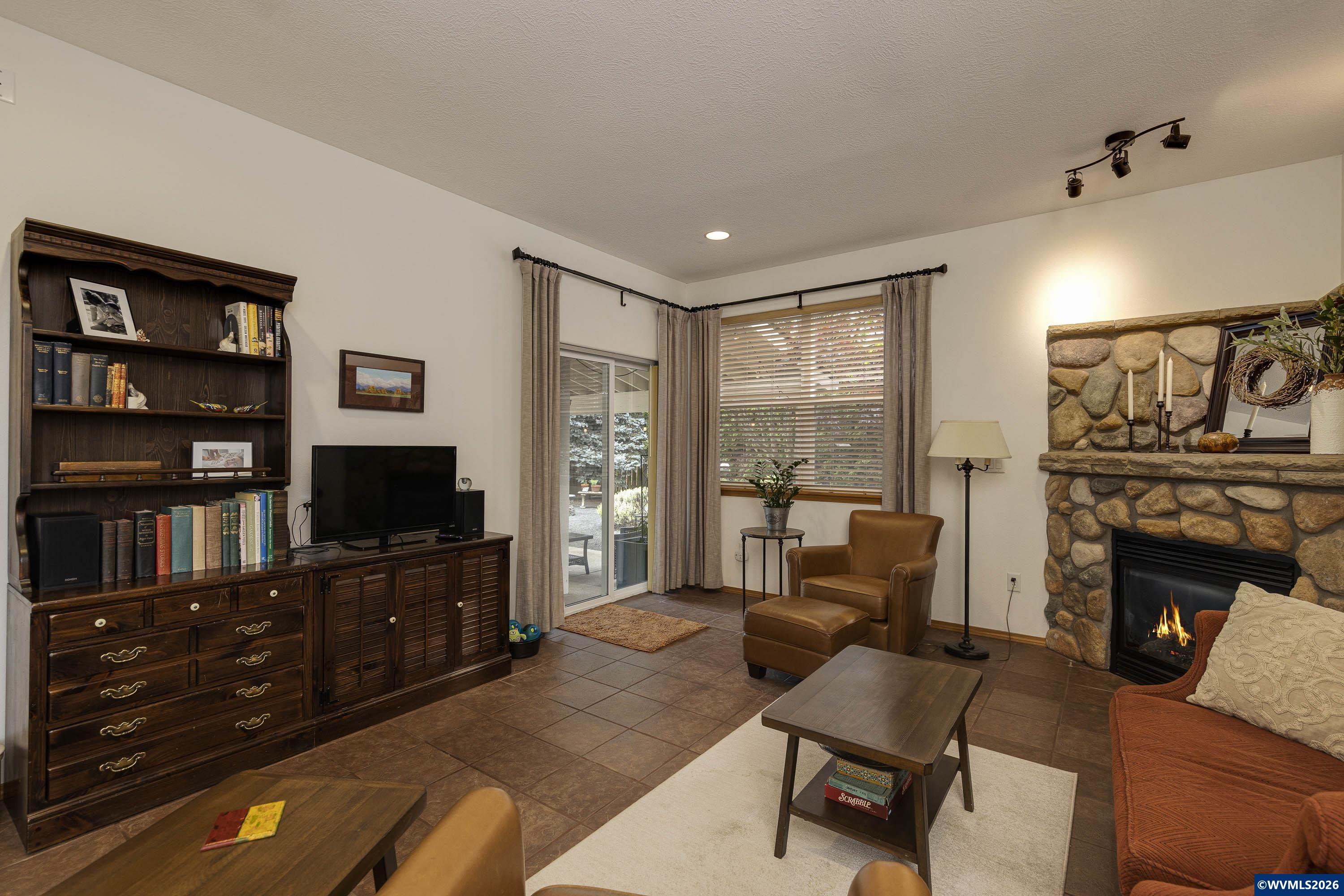 1450 NE Kerry Ct