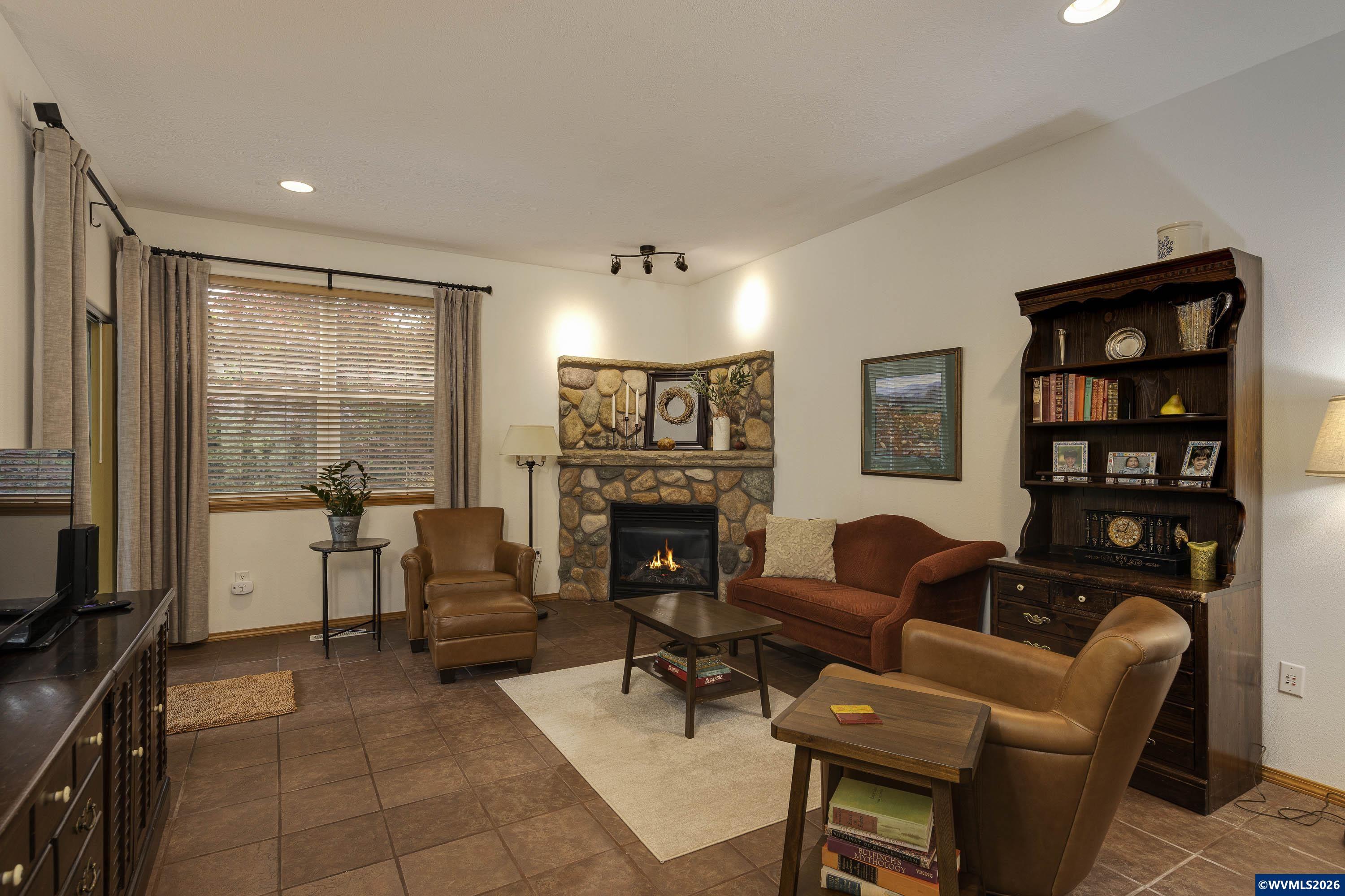 1450 NE Kerry Ct