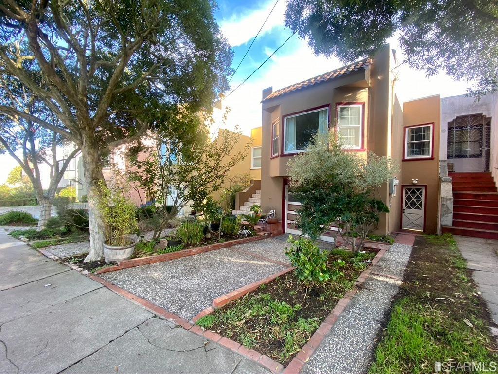 431 Capistrano Avenue