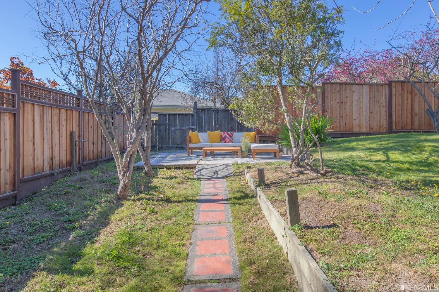 647 Boulevard Way