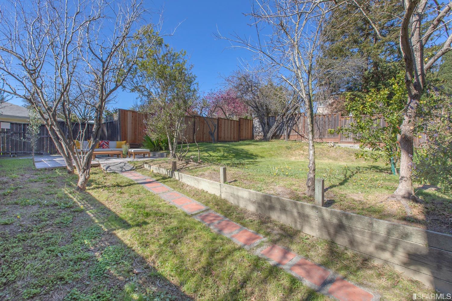 647 Boulevard Way