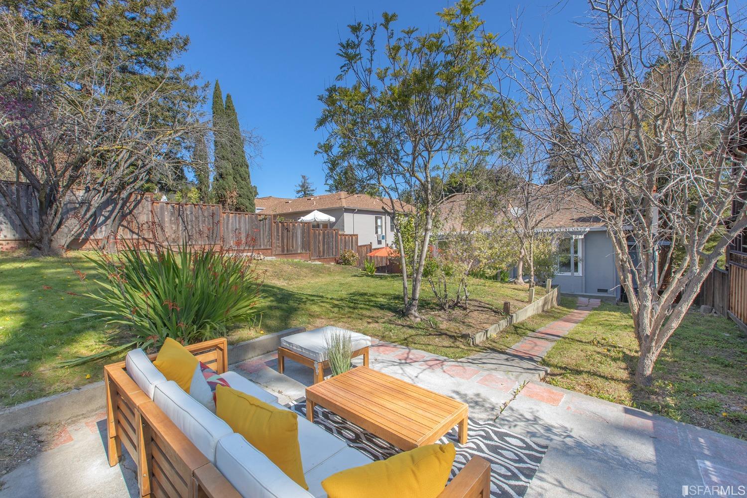 647 Boulevard Way