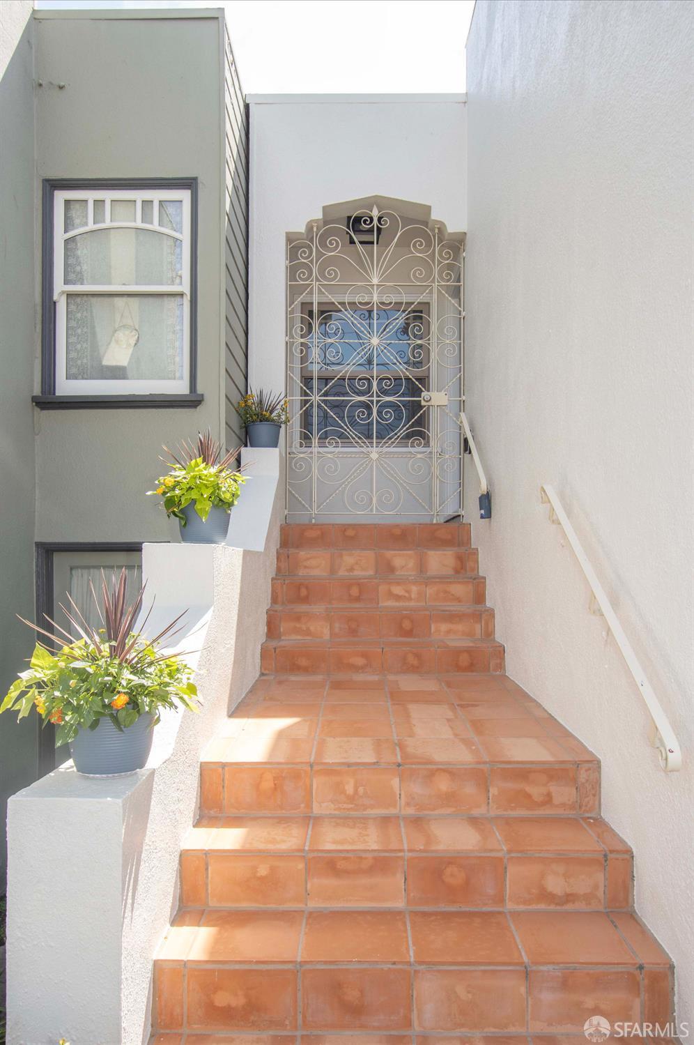 419 Capistrano Avenue