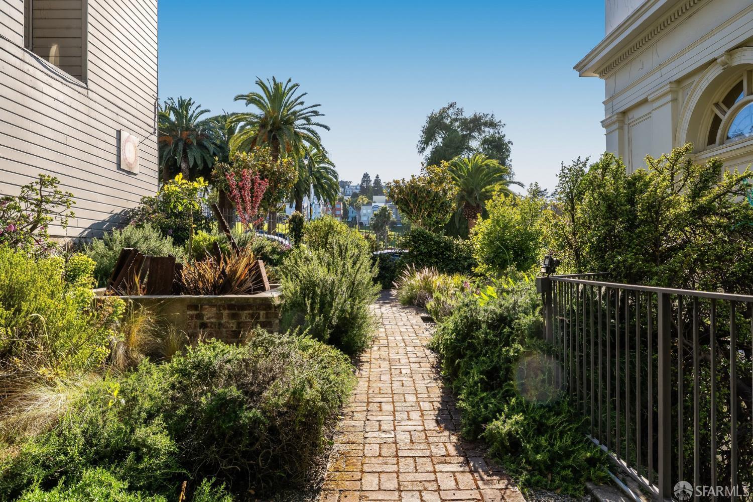 653 Dolores Street