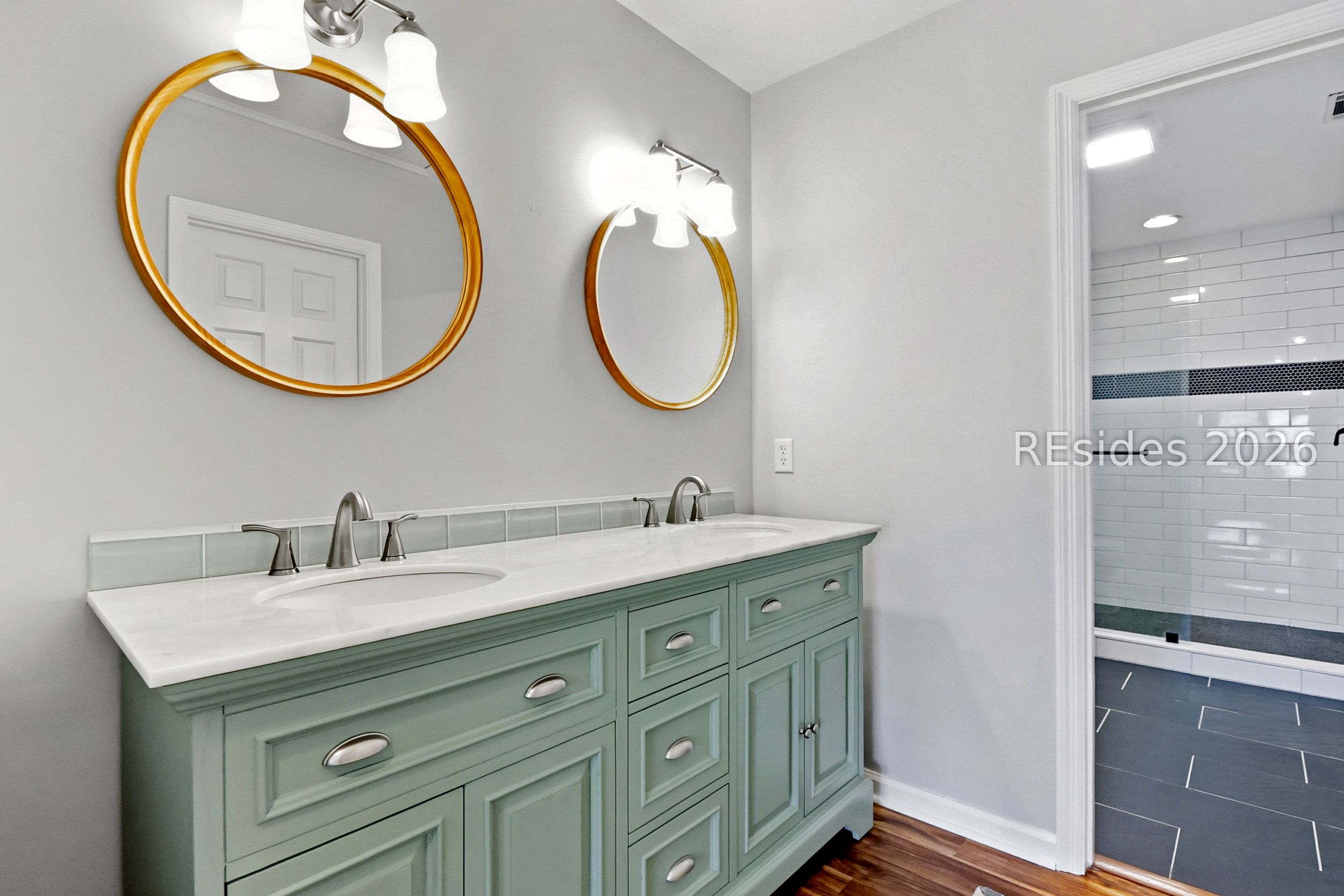 21 Lake Forest Drive Unit: APT 3342