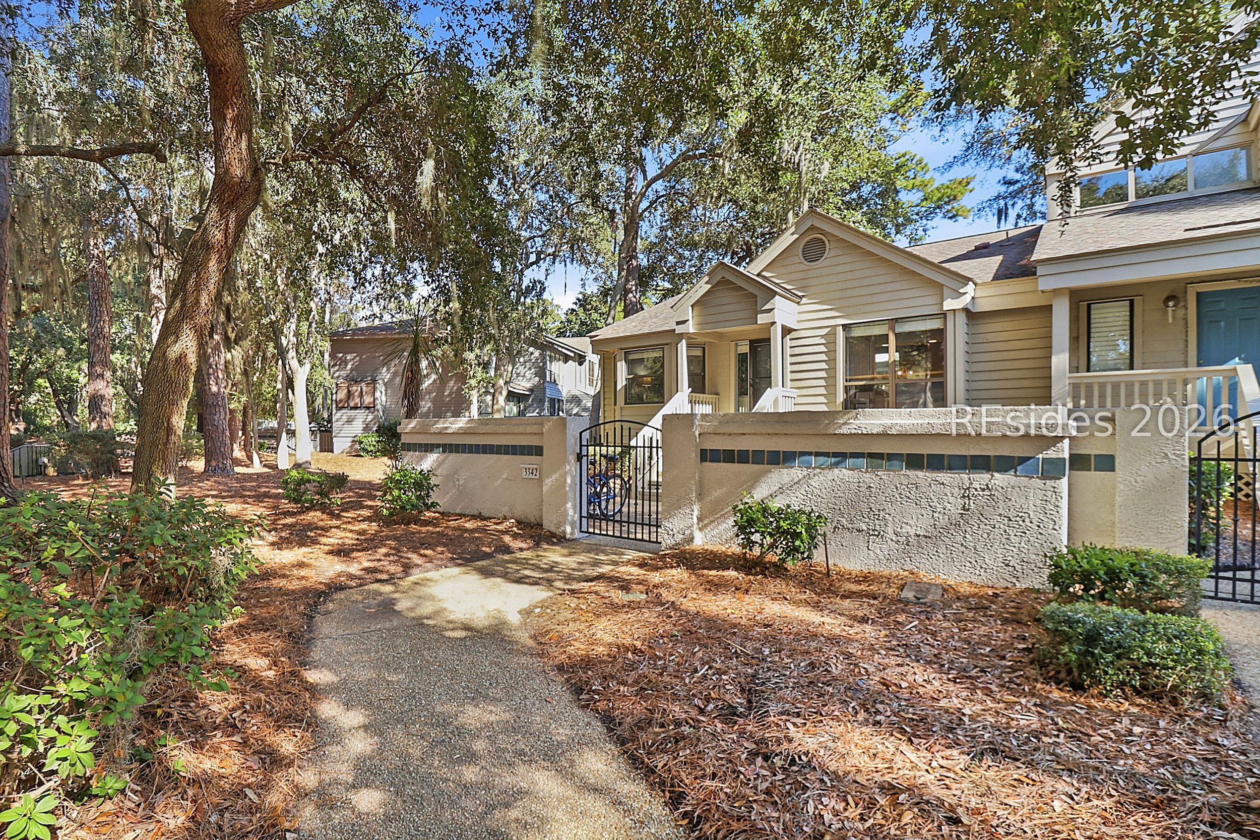 21 Lake Forest Drive Unit: APT 3342