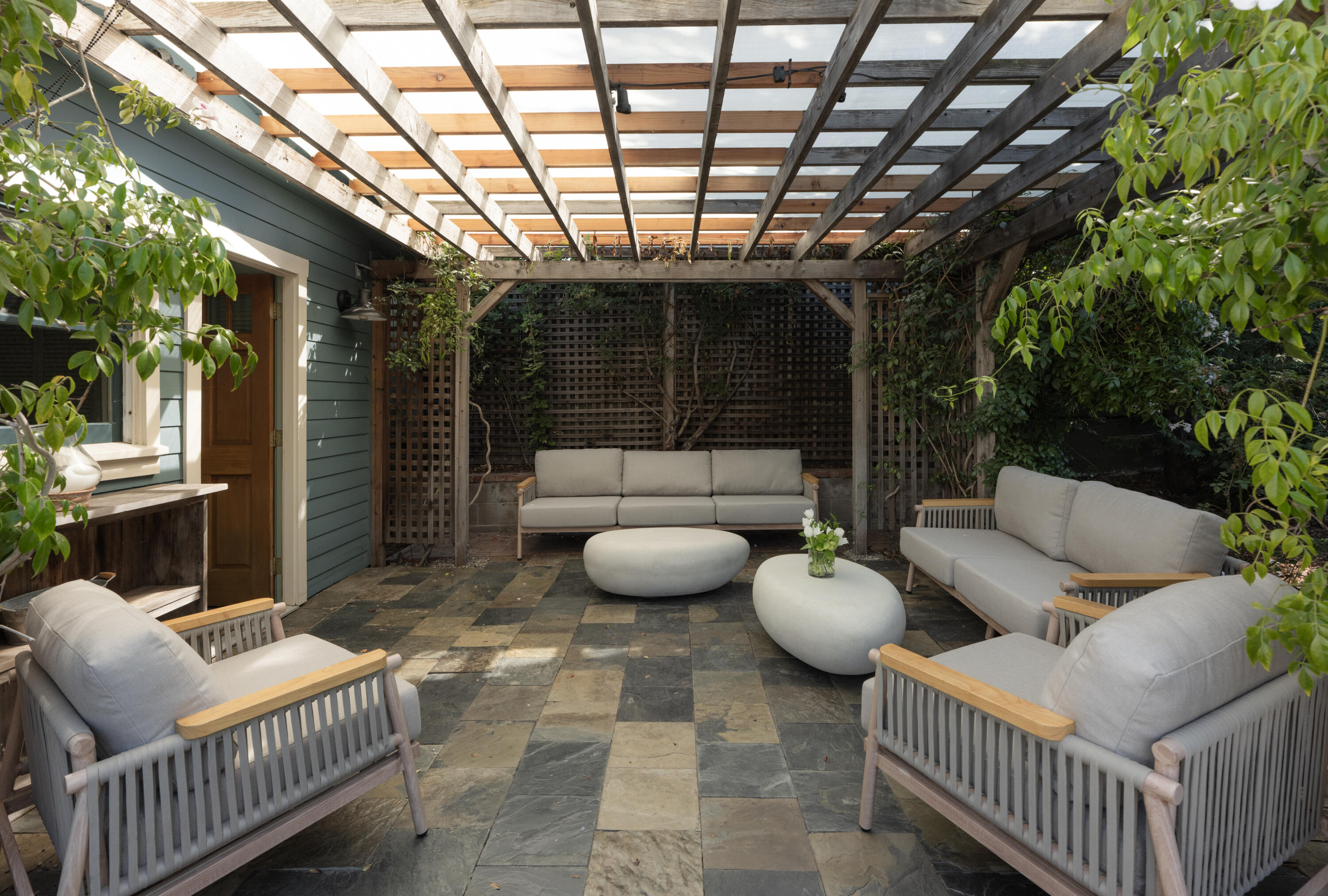 223 W Pedregosa Street