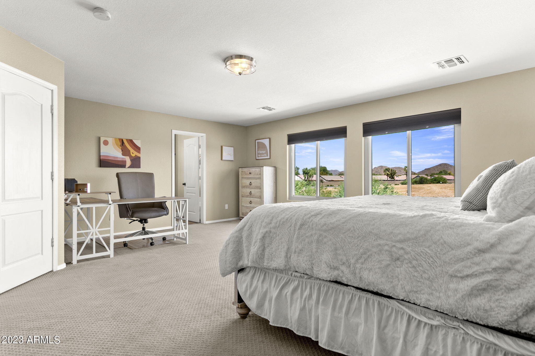 548 E RED ROCK Trail