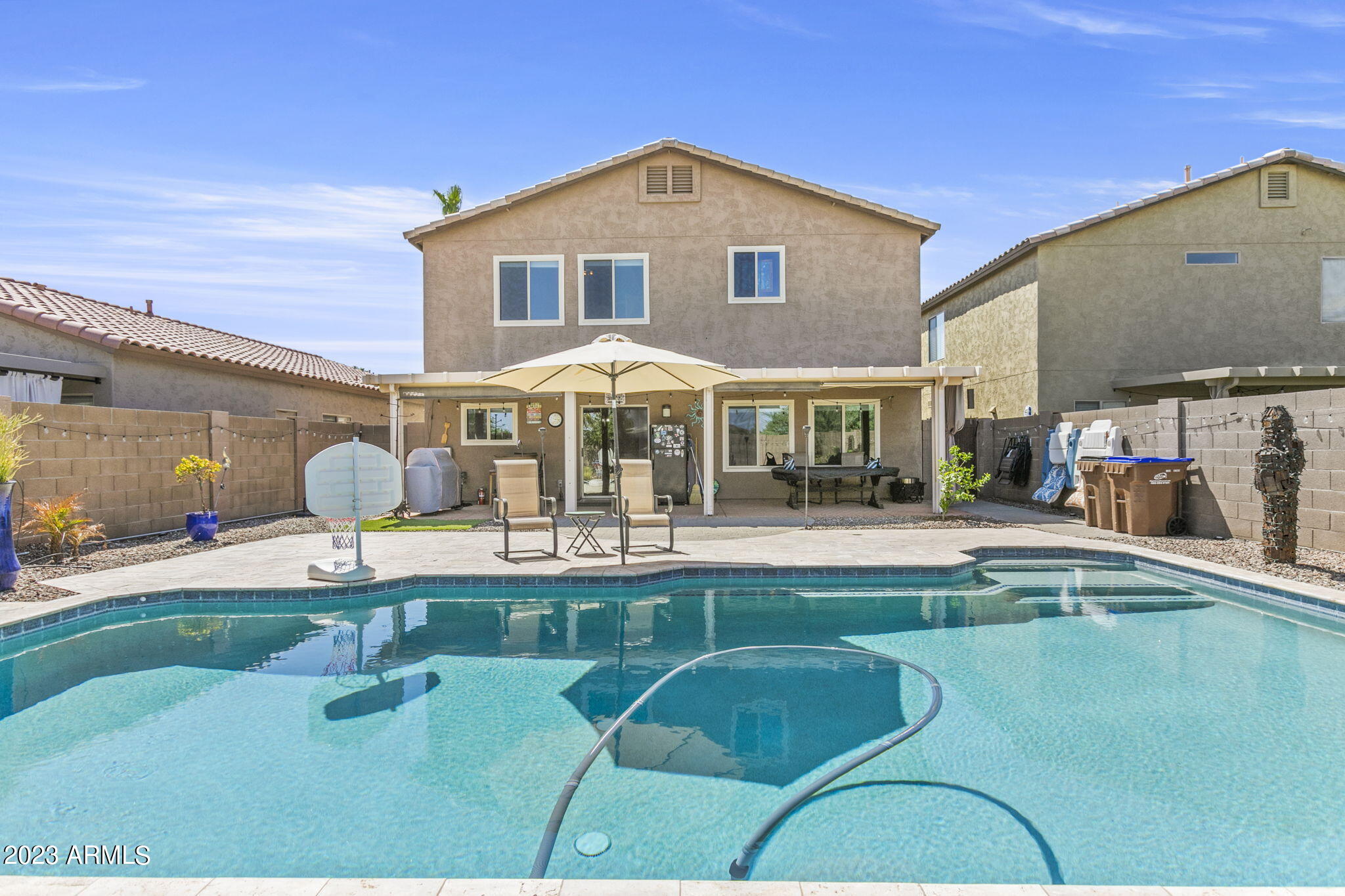 548 E RED ROCK Trail