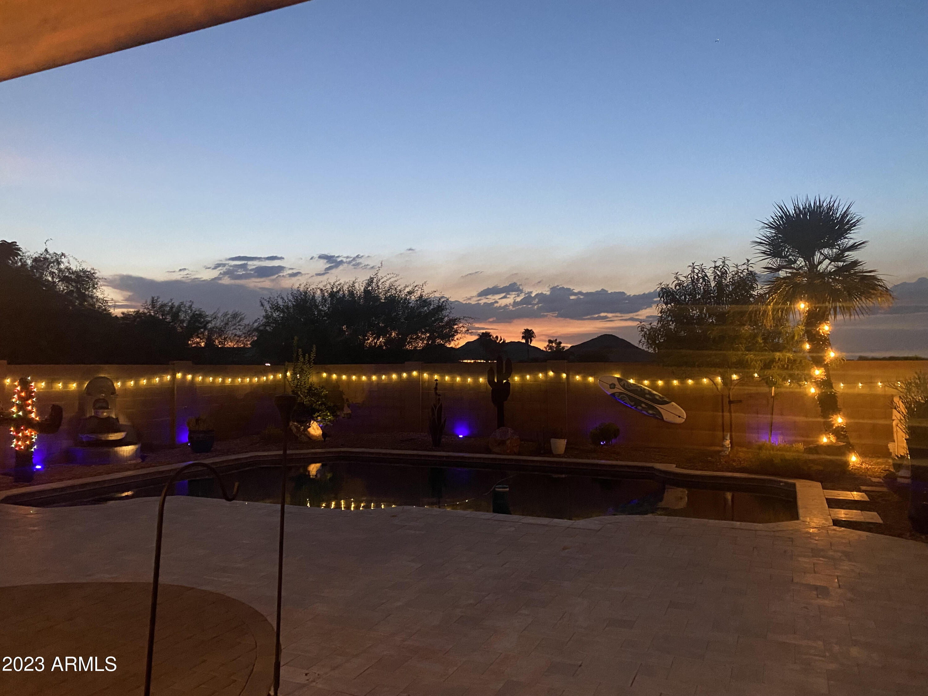 548 E RED ROCK Trail