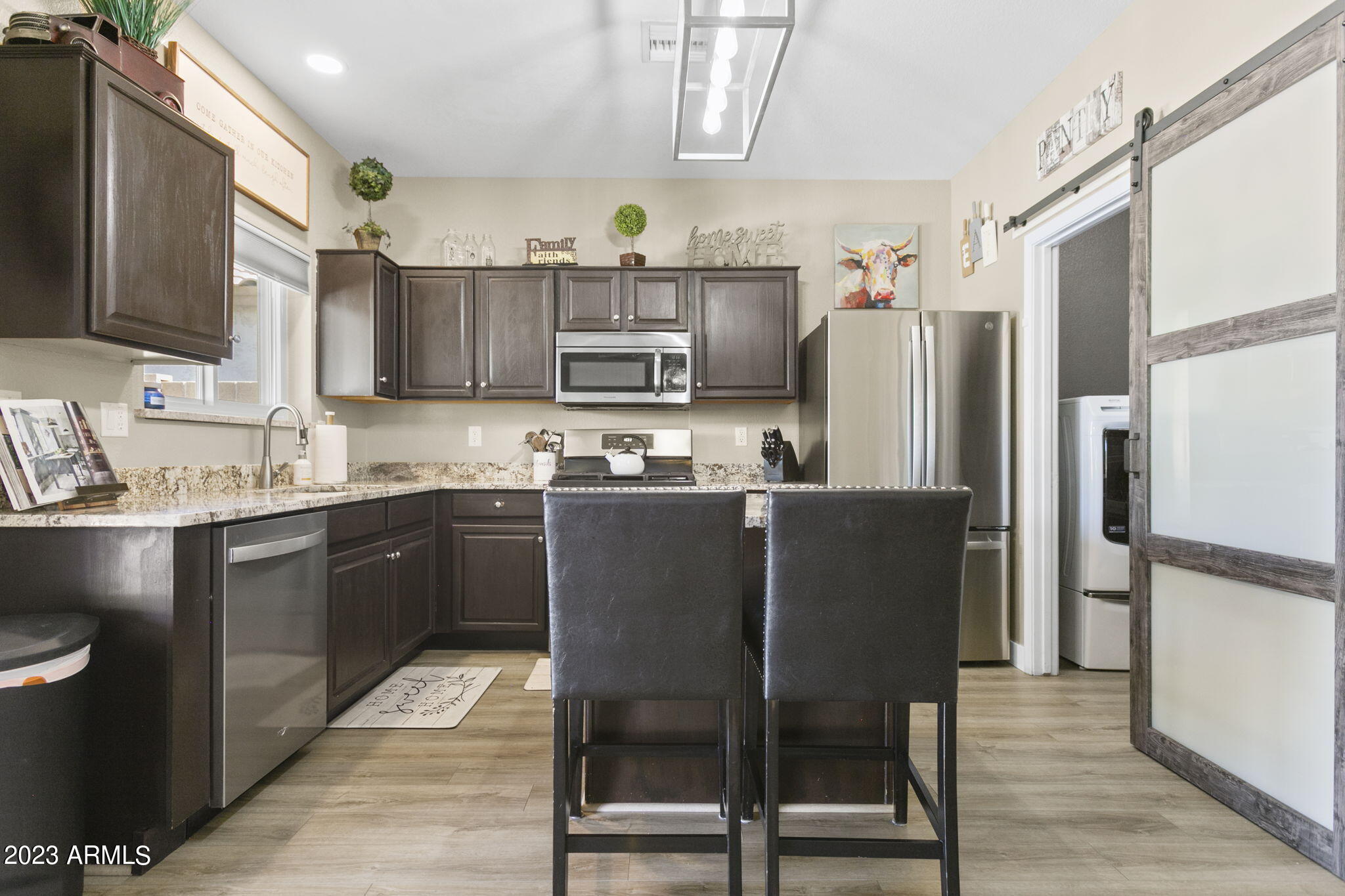 548 E RED ROCK Trail