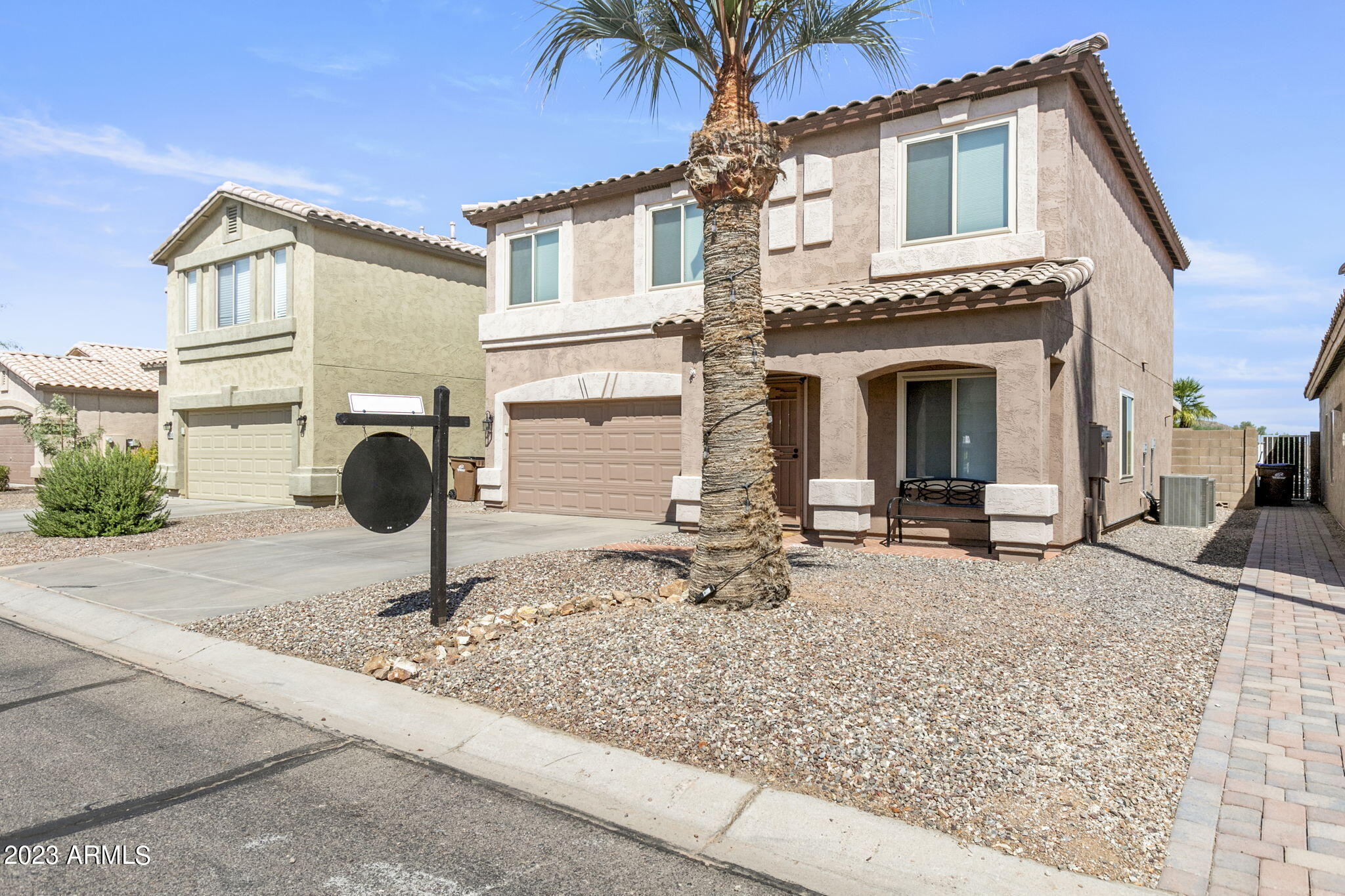 548 E RED ROCK Trail