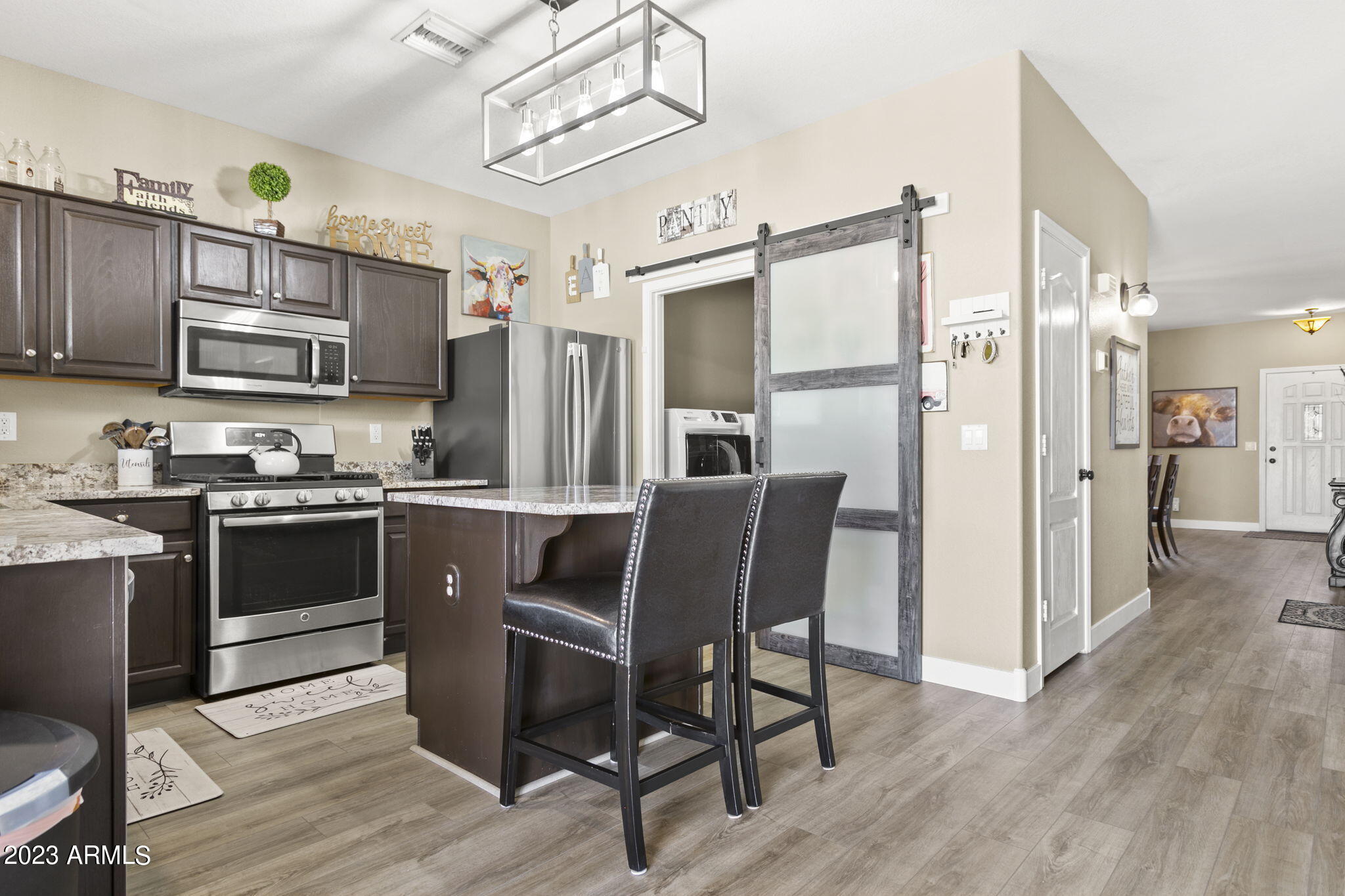 548 E RED ROCK Trail