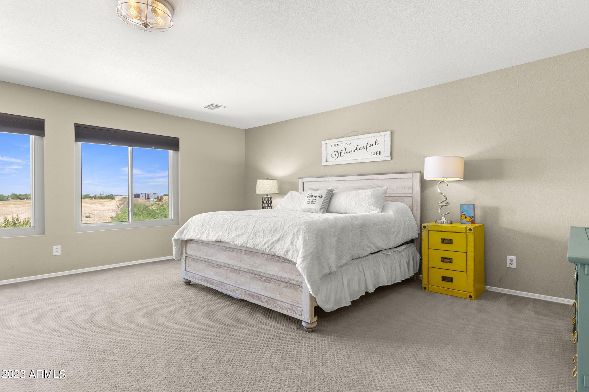 548 E RED ROCK Trail