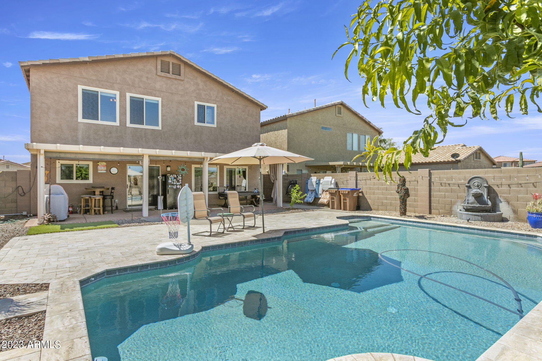 548 E RED ROCK Trail