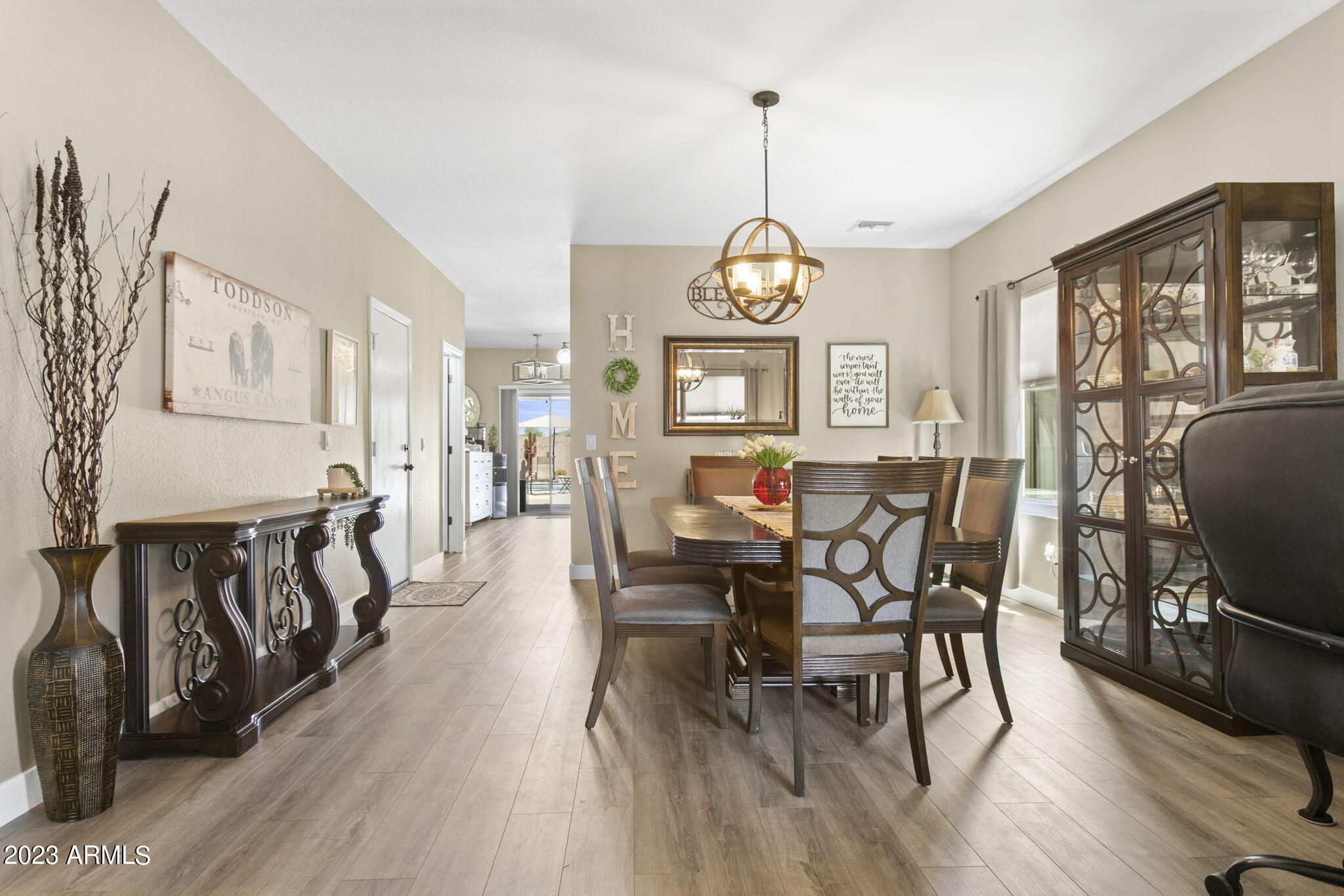 548 E RED ROCK Trail