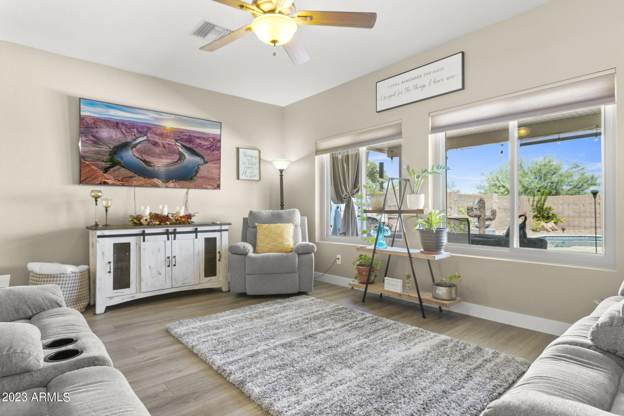 548 E RED ROCK Trail