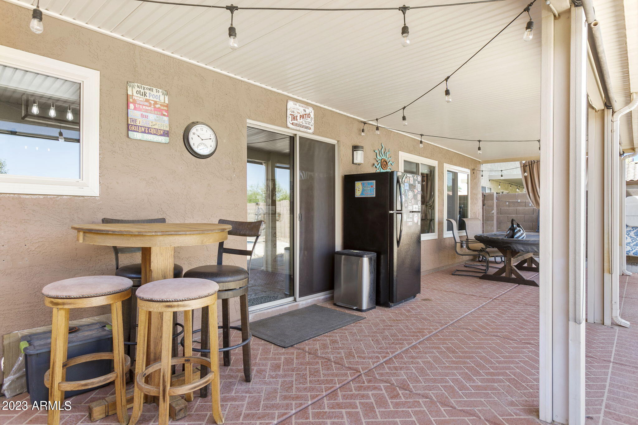 548 E RED ROCK Trail