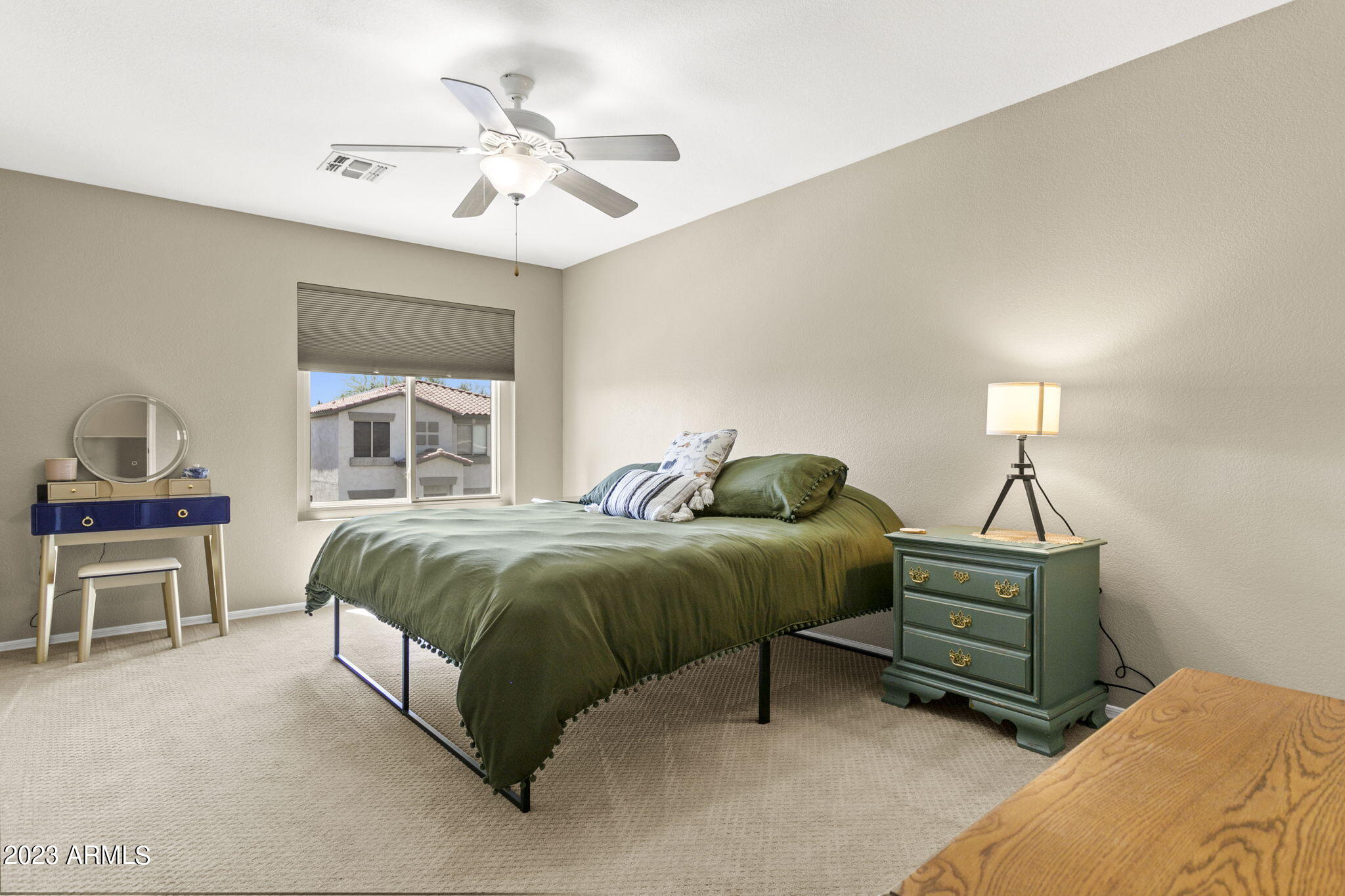 548 E RED ROCK Trail