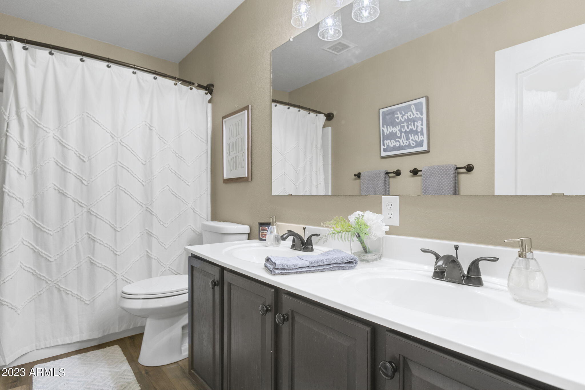 548 E RED ROCK Trail