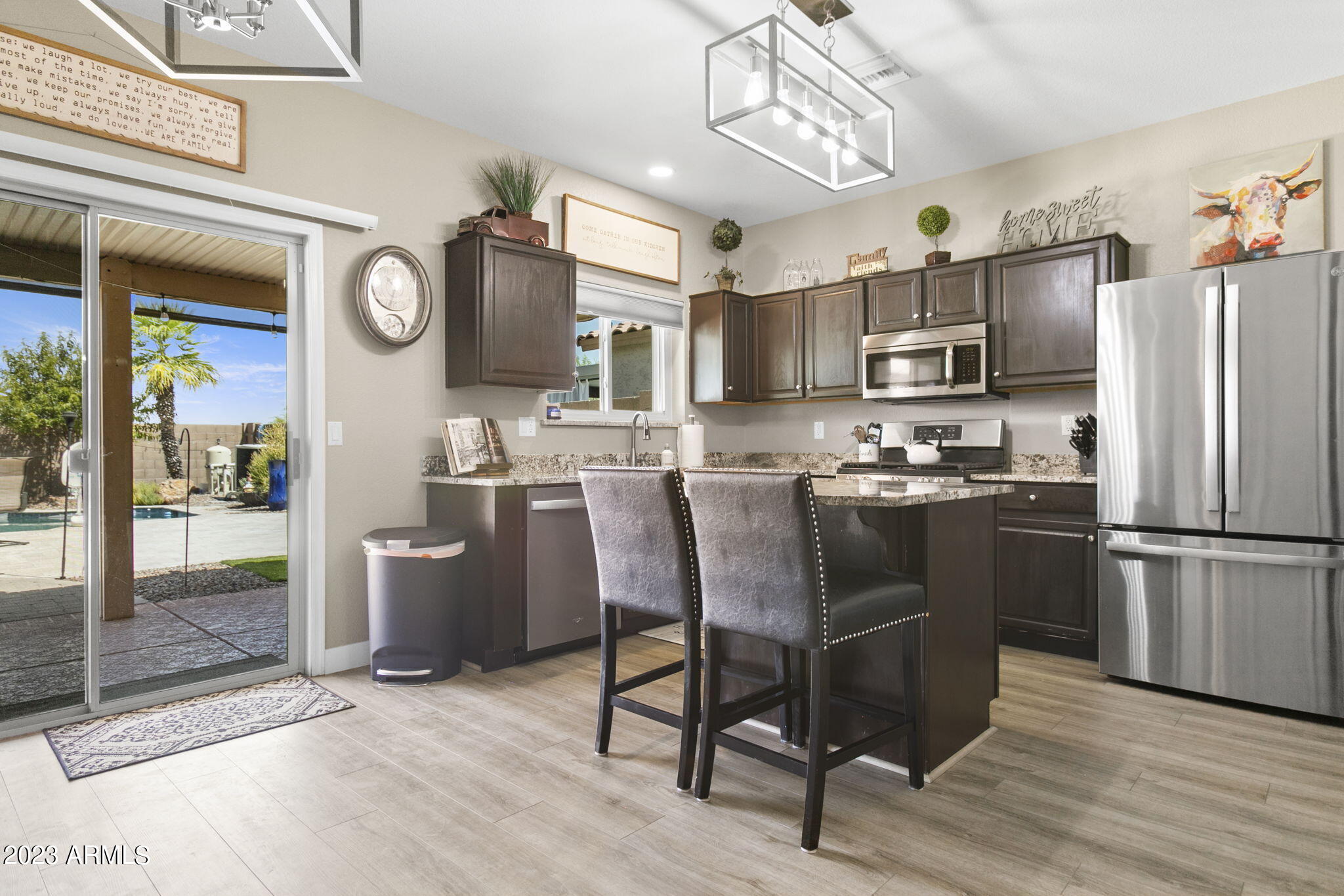 548 E RED ROCK Trail