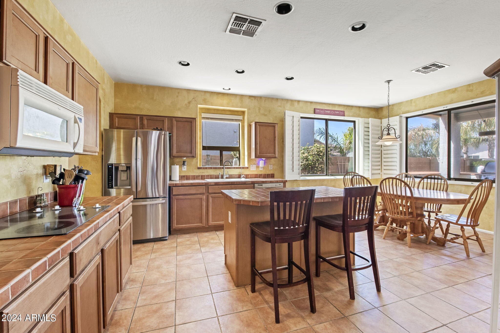 924 W HOLSTEIN Trail
