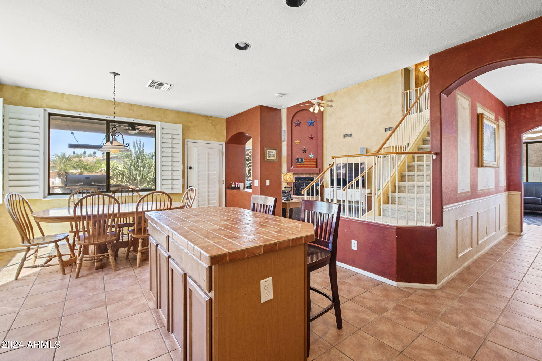 924 W HOLSTEIN Trail