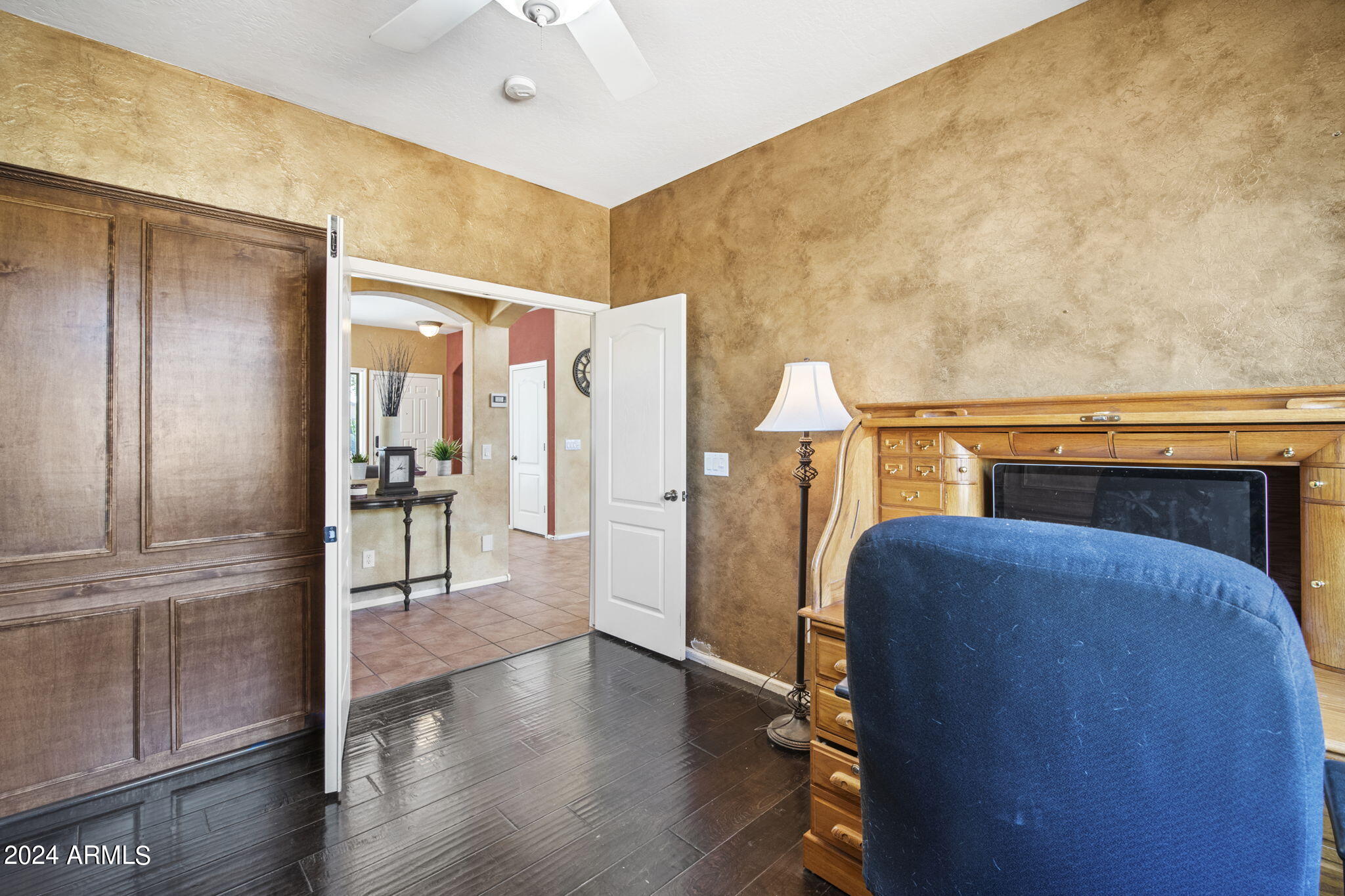 924 W HOLSTEIN Trail