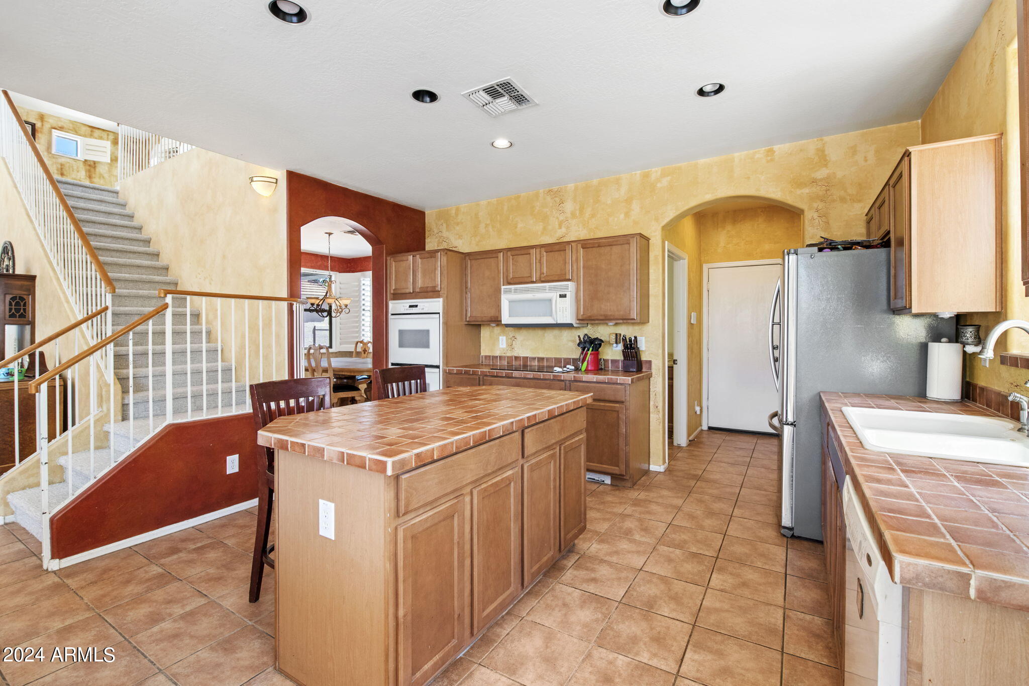 924 W HOLSTEIN Trail