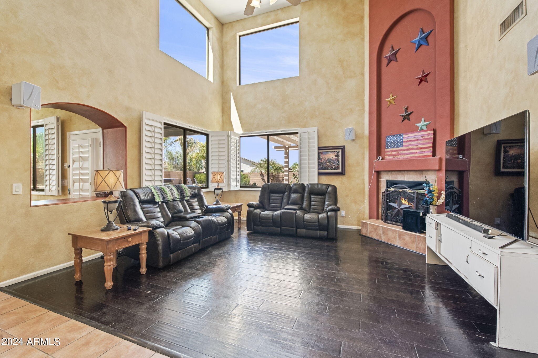 924 W HOLSTEIN Trail