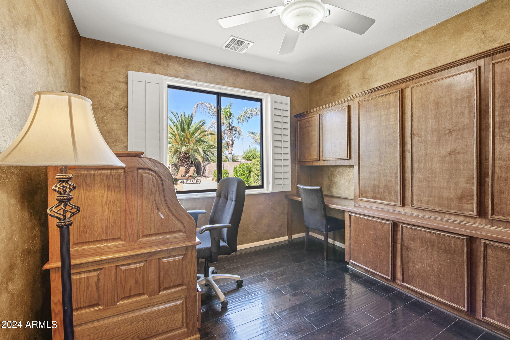 924 W HOLSTEIN Trail