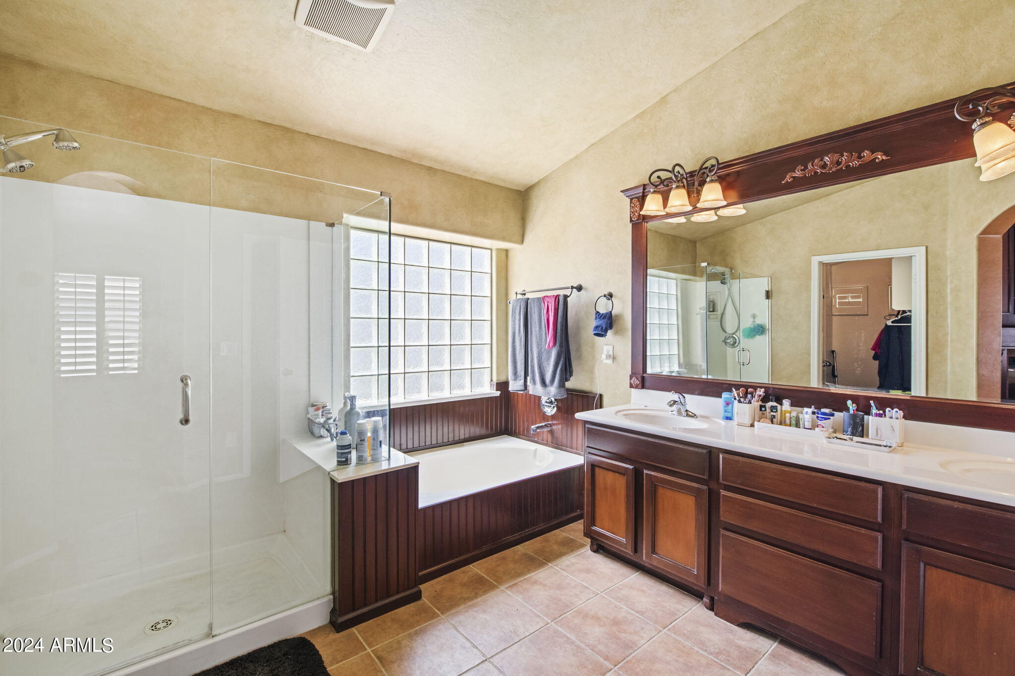 924 W HOLSTEIN Trail
