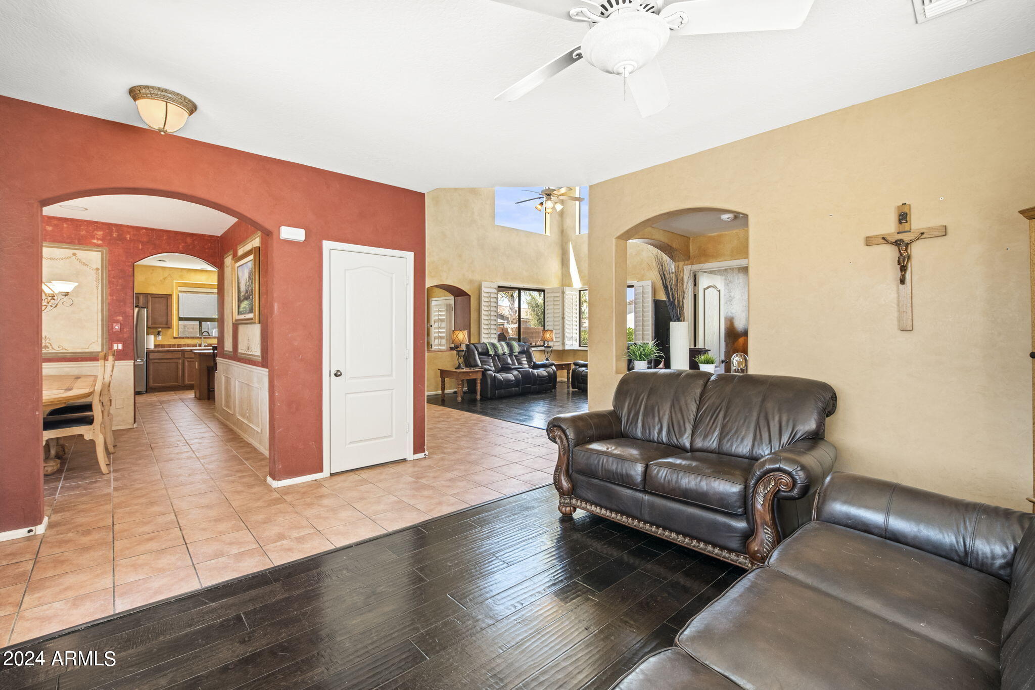 924 W HOLSTEIN Trail