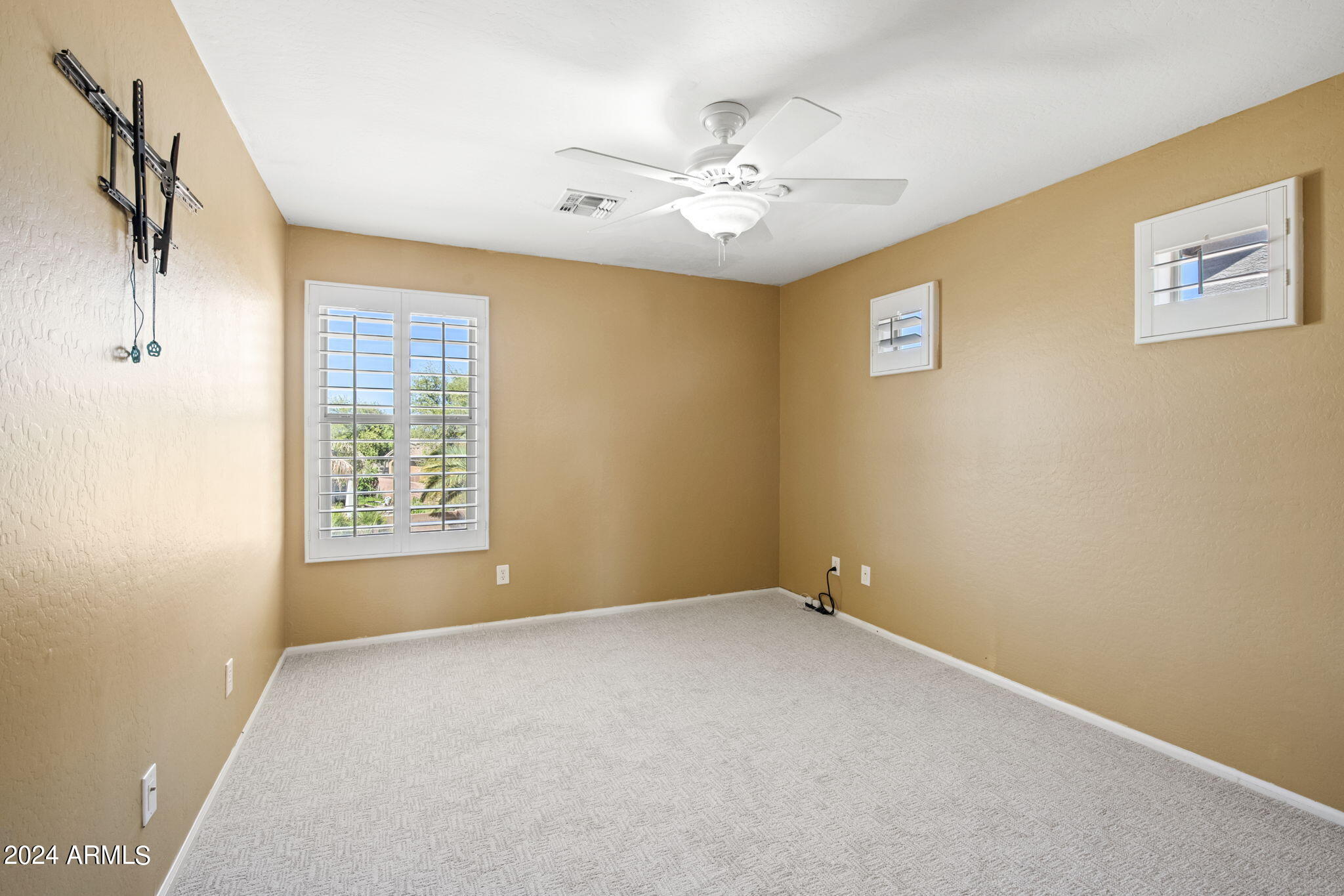 924 W HOLSTEIN Trail