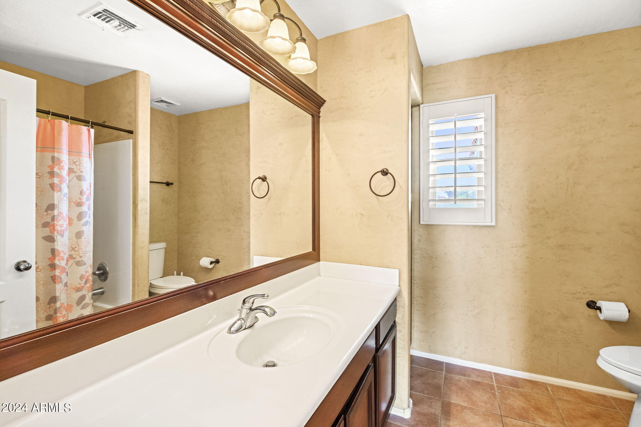 924 W HOLSTEIN Trail