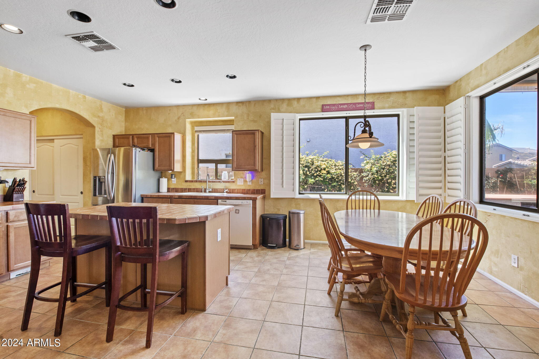 924 W HOLSTEIN Trail