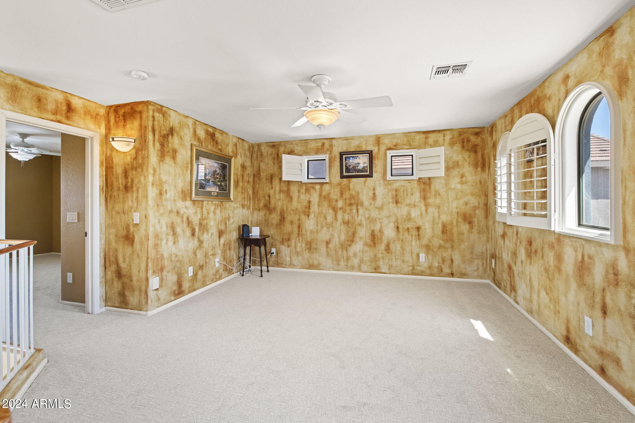 924 W HOLSTEIN Trail
